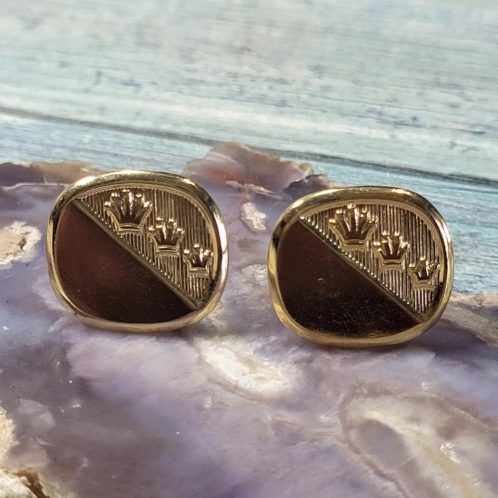 Gold Cufflinks and Tie clip Set.